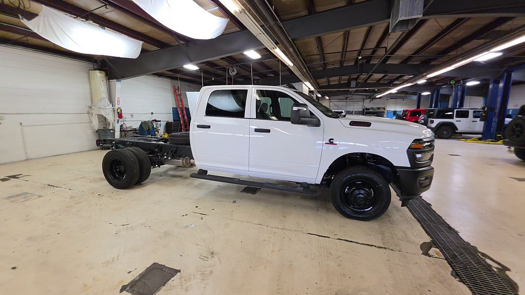New 2026 RAM 3500 Tradesman AWD/4WD image 4