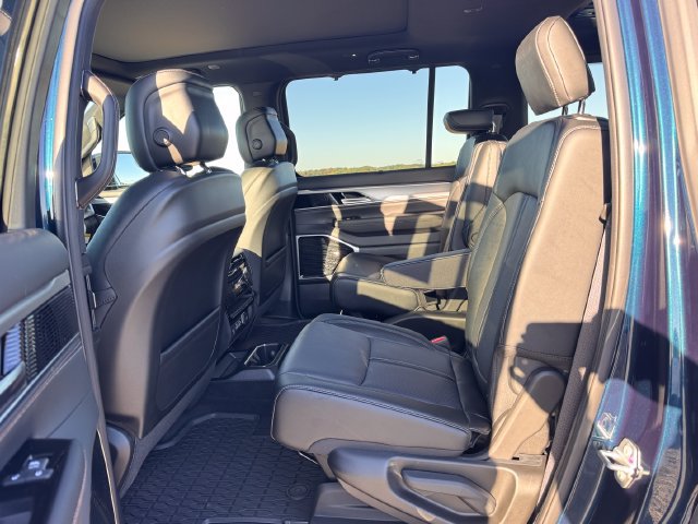 New 2027 Jeep Grand Wagoneer Overland AWD/4WD image 9