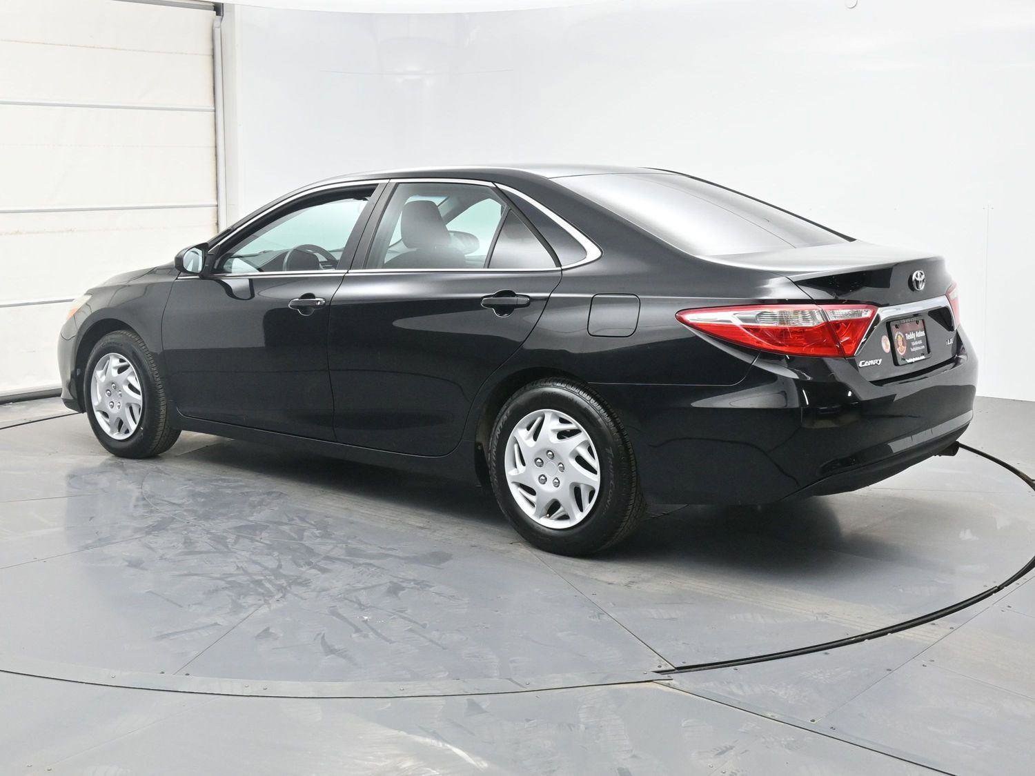 Used 2015 Toyota Camry LE FWD image 19