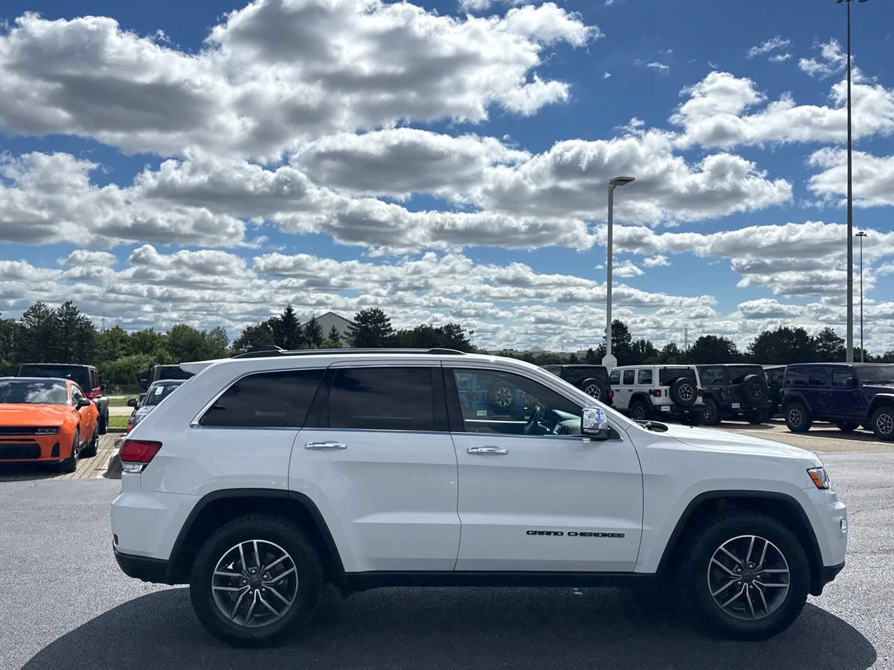 Used 2020 Jeep Grand Cherokee Limited w/ Luxury Group II RWD image 2