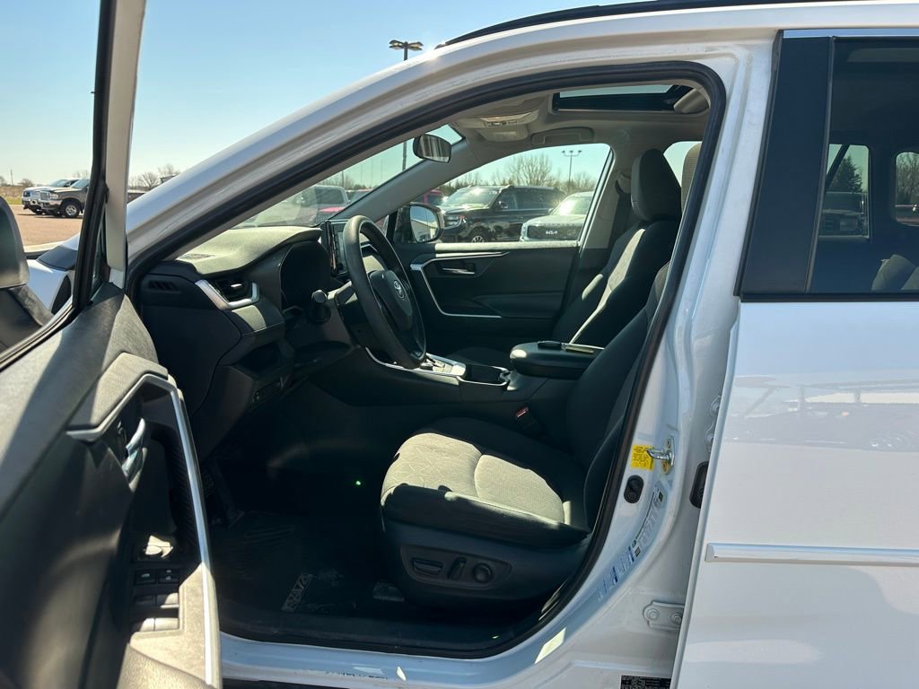 Used 2019 Toyota RAV4 XLE w/ Convenience Package AWD/4WD image 10