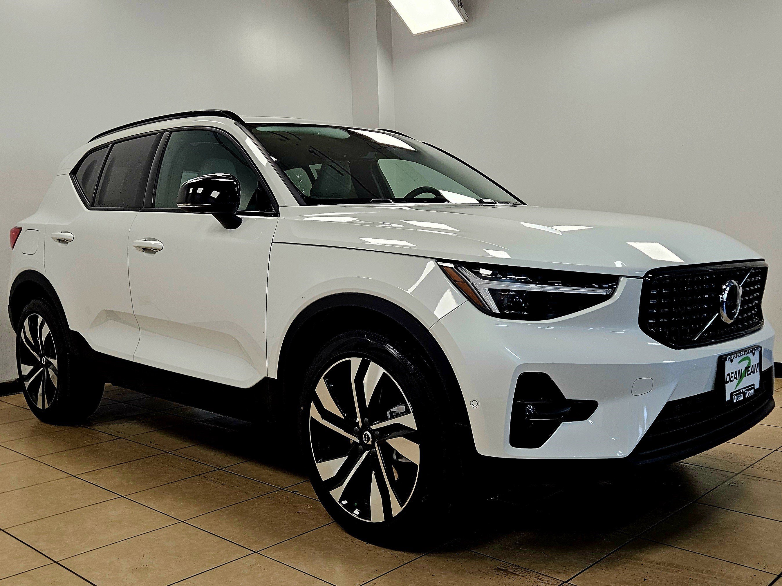 New 2026 Volvo XC40 B5 Ultra w/ Climate Package AWD/4WD image 4