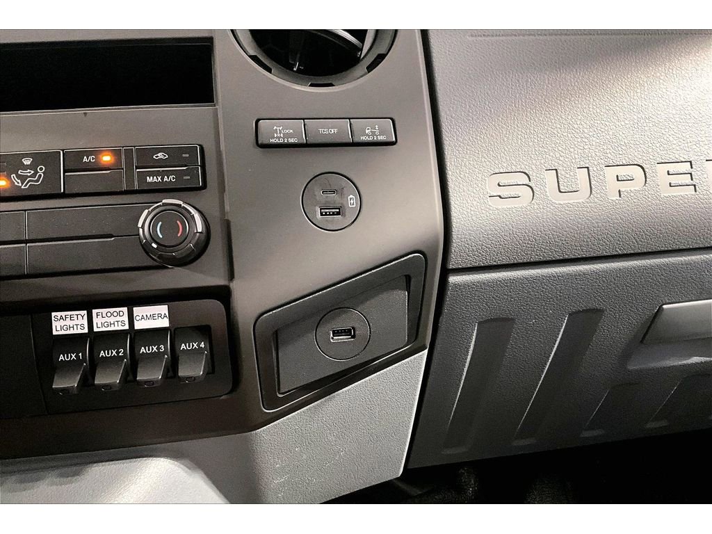 Used 2023 Ford F750 2WD Regular Cab Super Duty image 28