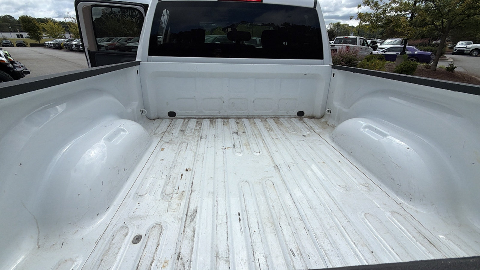 Used 2024 RAM 1500 Classic SLT AWD/4WD image 13