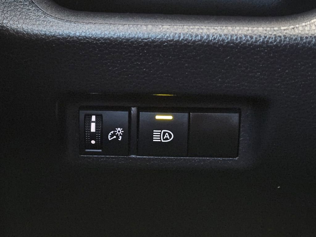 Used 2023 Toyota RAV4 AWD Hybrid image 19