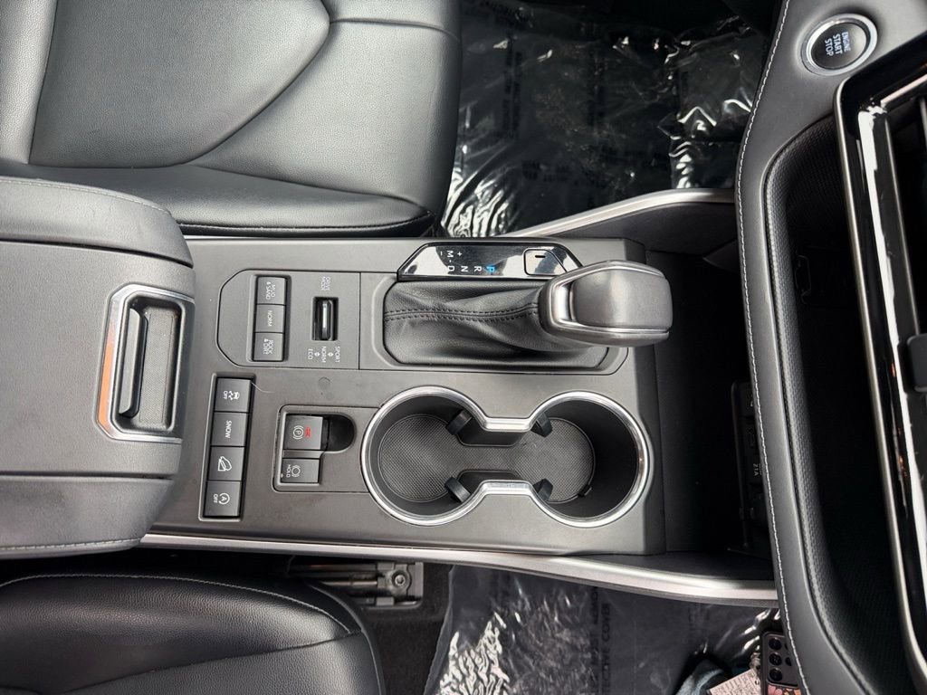 Used 2021 Toyota Highlander XLE image 17