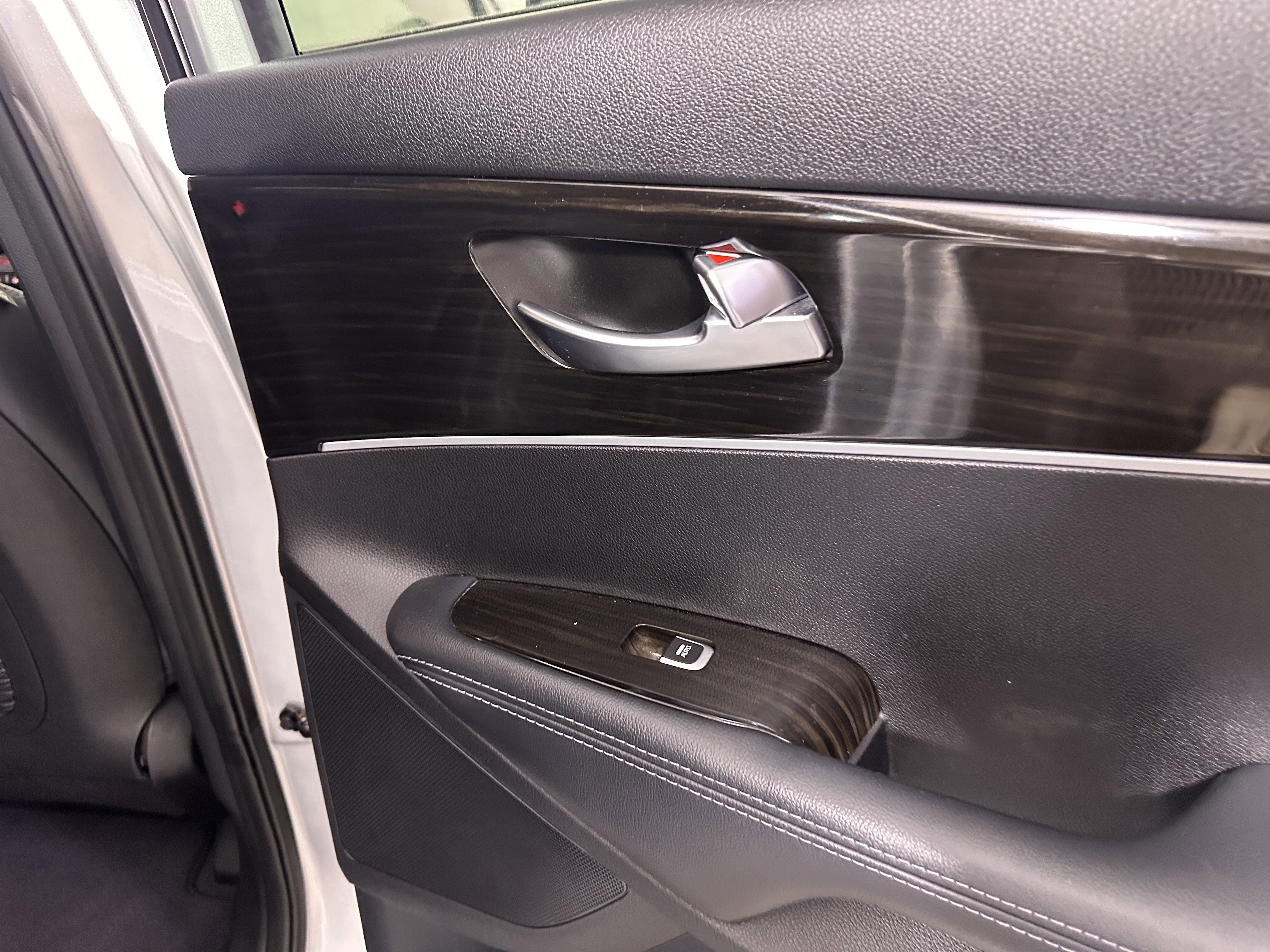 Used 2019 Kia Sorento LX image 37