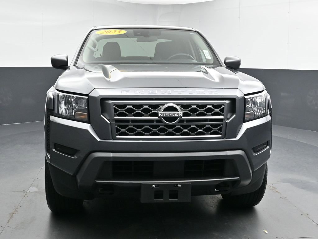 Used 2023 Nissan Frontier SV image 3