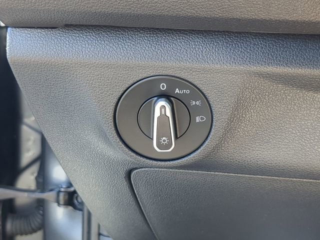 Used 2022 Volkswagen Jetta SE image 29