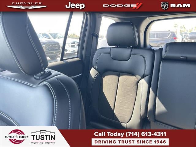 New 2027 Jeep Grand Cherokee Altitude AWD/4WD image 38