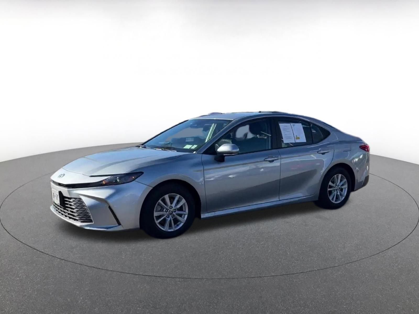 Used 2025 Toyota Camry LE image 8