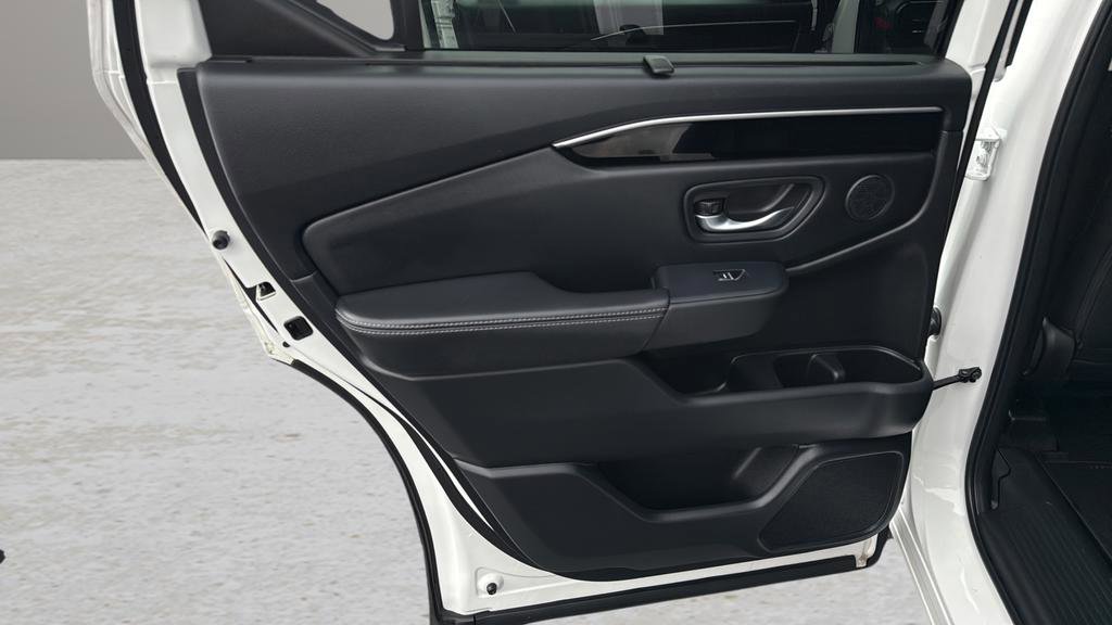 Used 2025 Honda Pilot EX-L image 13