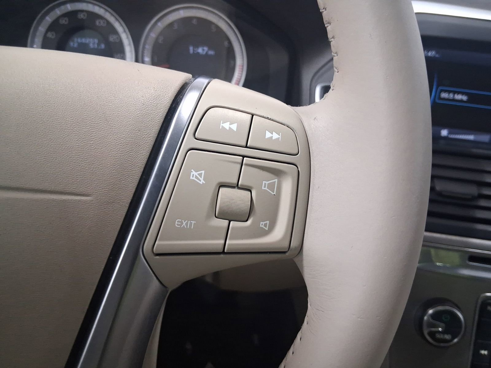 Used 2011 Volvo XC60 T6 image 23