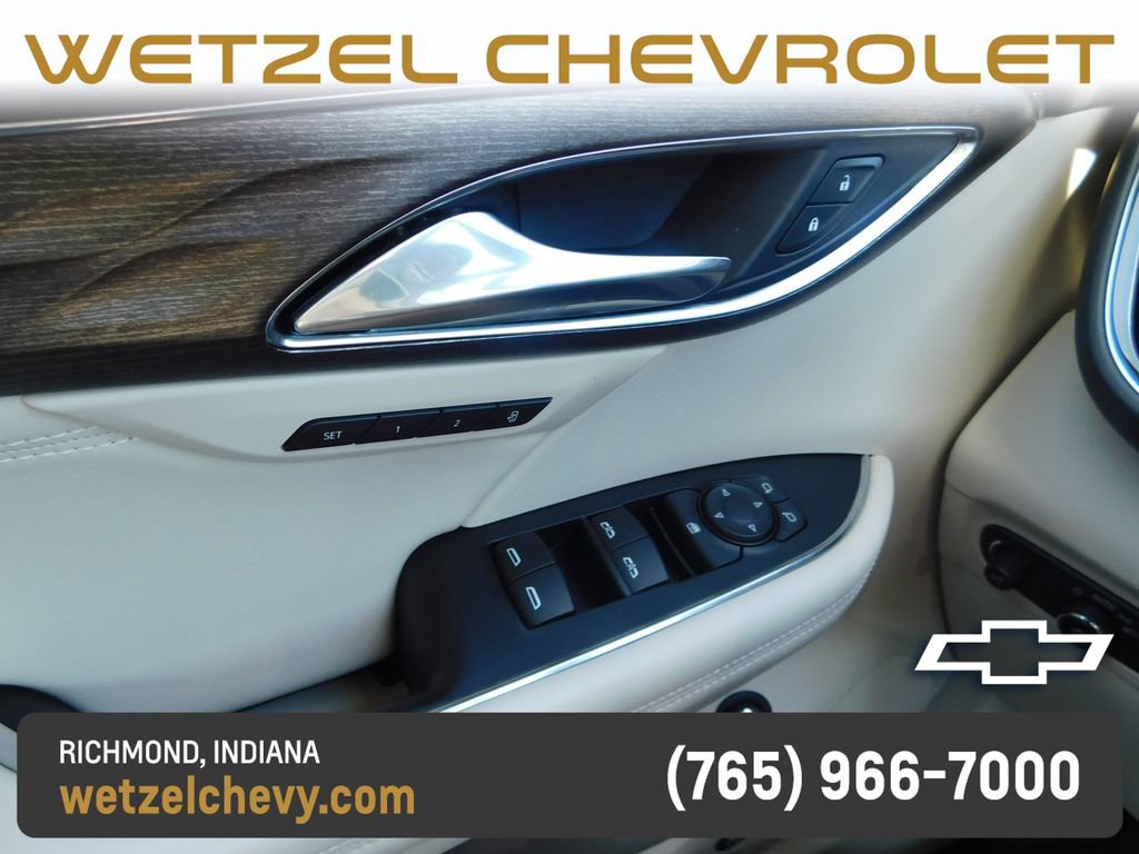 Used 2022 Buick Envision Avenir w/ Technology Package II FWD image 29