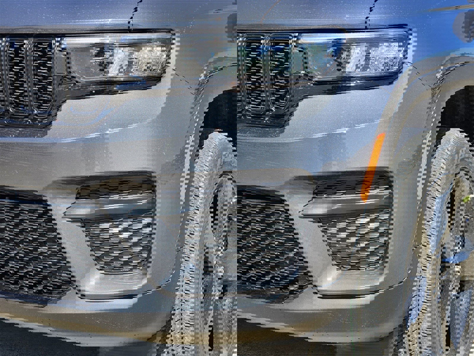 New 2025 Jeep Grand Cherokee Altitude image 8