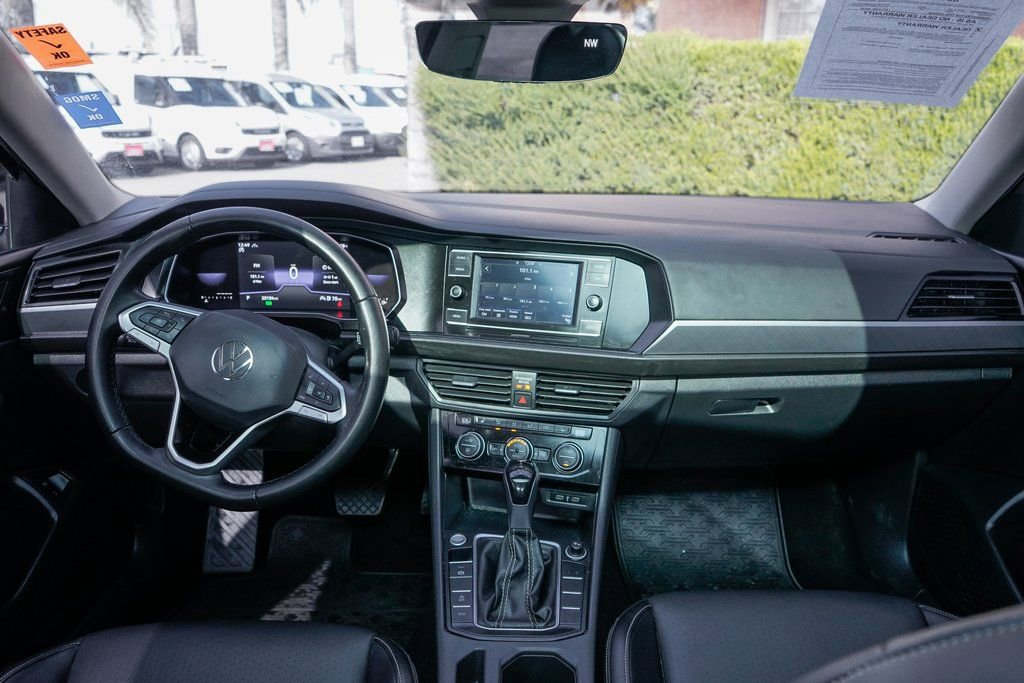 Used 2022 Volkswagen Jetta SE image 25