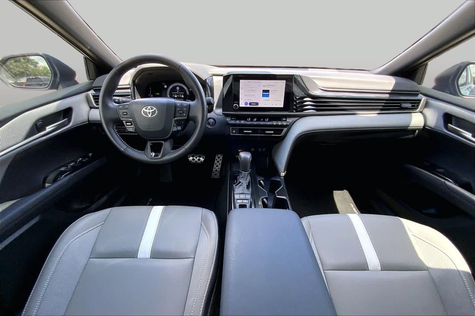 Used 2025 Toyota Camry SE FWD image 29