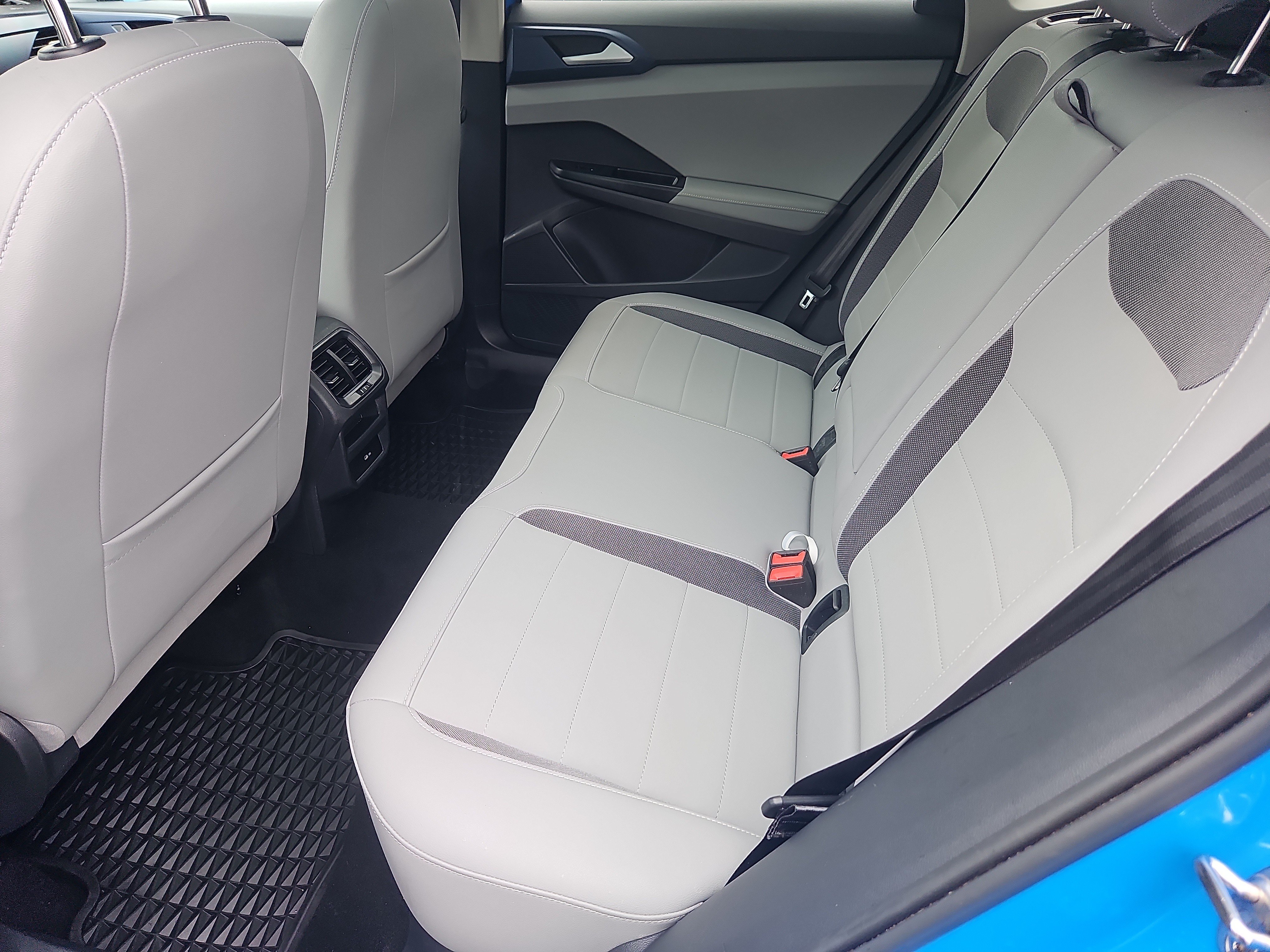 Certified 2024 Volkswagen Taos SE AWD/4WD image 31