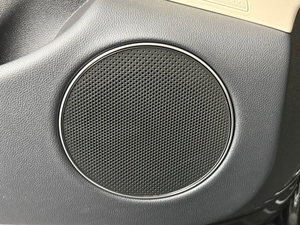 Used 2026 Genesis GV70 2.5T Advanced image 17