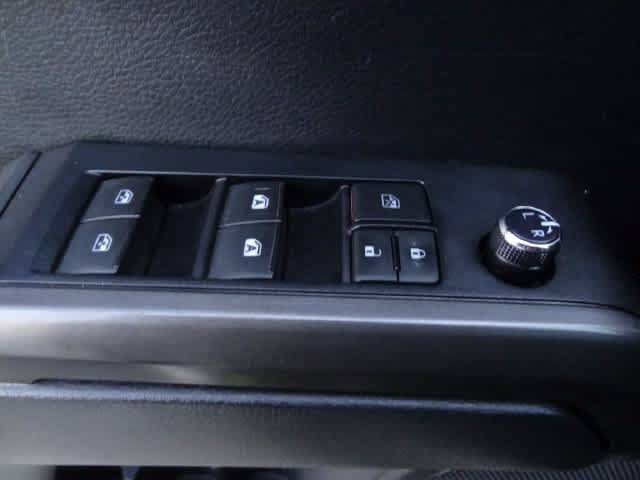 Used 2018 Toyota Tacoma TRD Sport AWD/4WD image 16