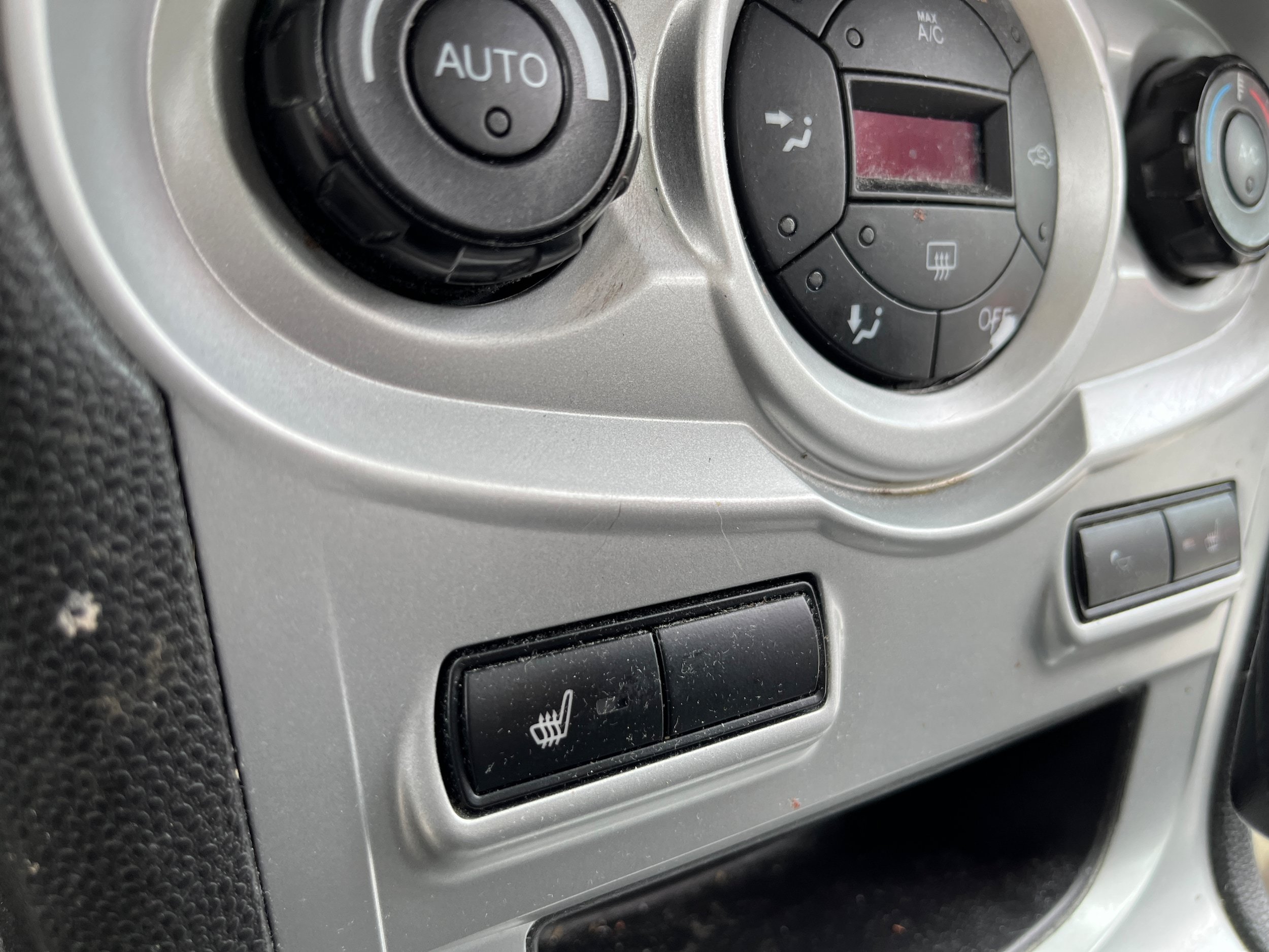 Used 2015 Ford Fiesta SE w/ Comfort Package FWD image 16