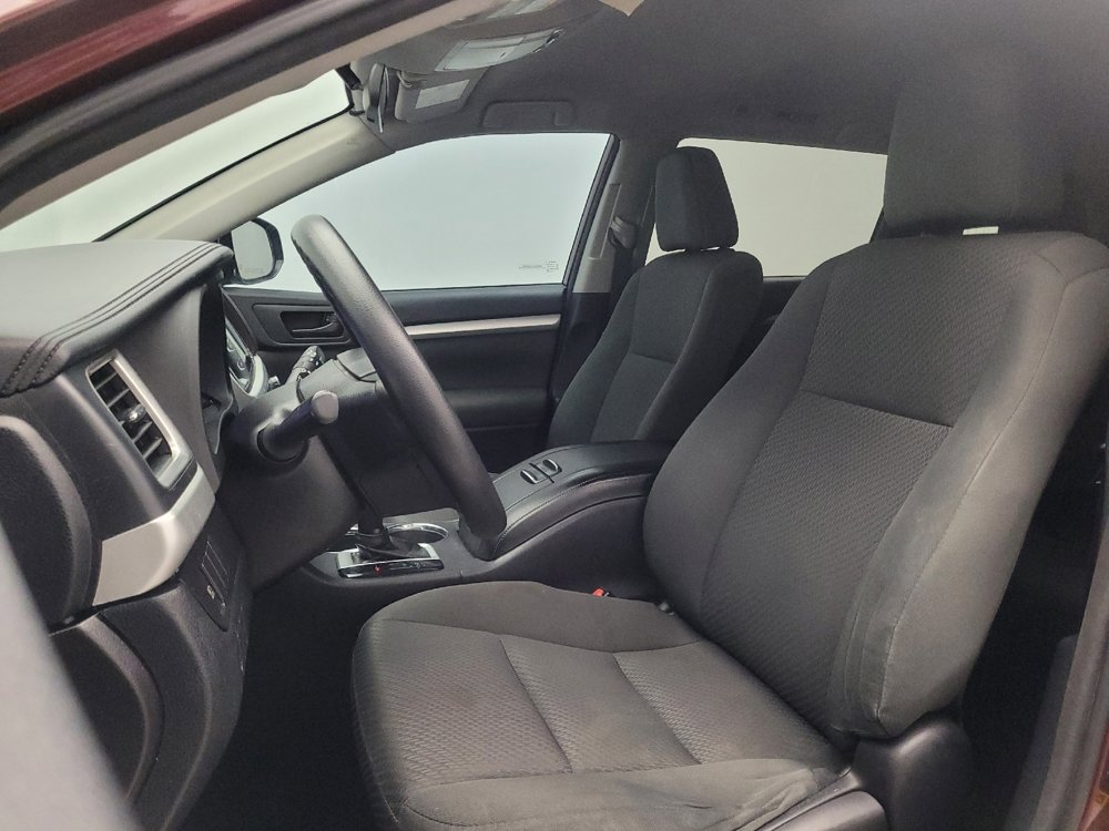 Used 2018 Toyota Highlander LE image 17