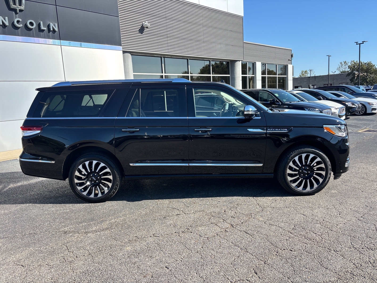 Used 2023 Lincoln Navigator L Black Label AWD/4WD image 8