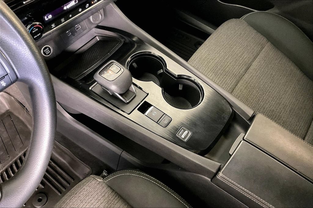 Used 2022 Nissan Rogue SV FWD image 17