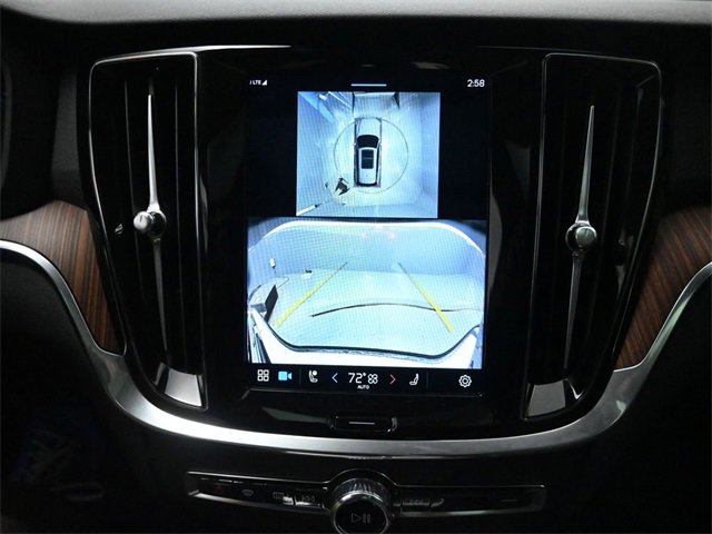 Used 2024 Volvo V60 B5 Cross Country Plus image 12