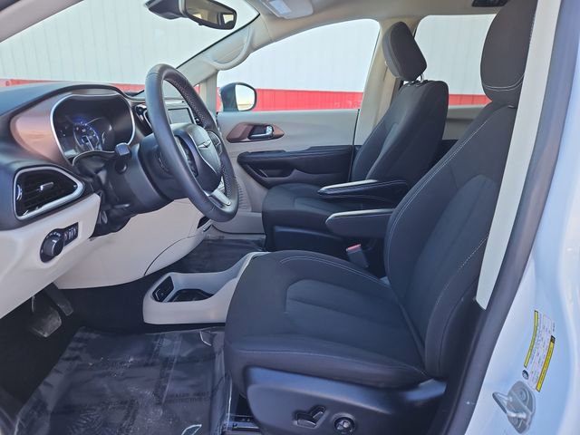 Used 2024 Chrysler Voyager LX FWD image 22
