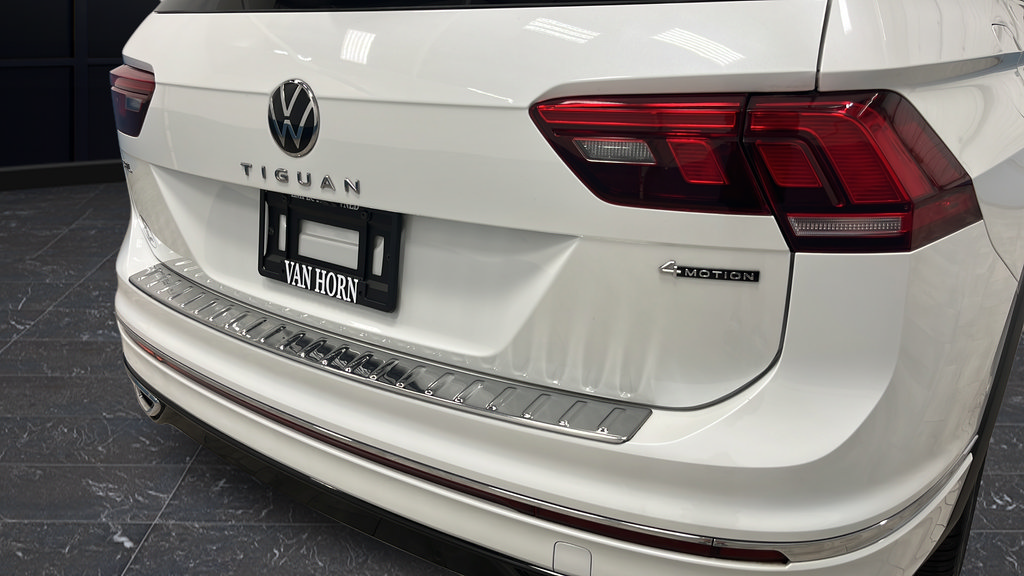 Used 2024 Volkswagen Tiguan SEL R-Line AWD/4WD image 38