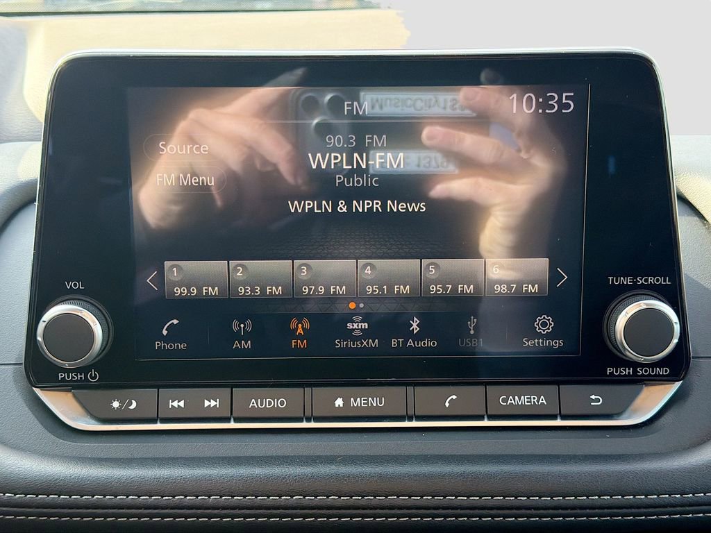 Used 2023 Nissan Rogue SV image 32