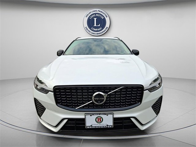Certified 2025 Volvo XC60 B5 Plus image 2