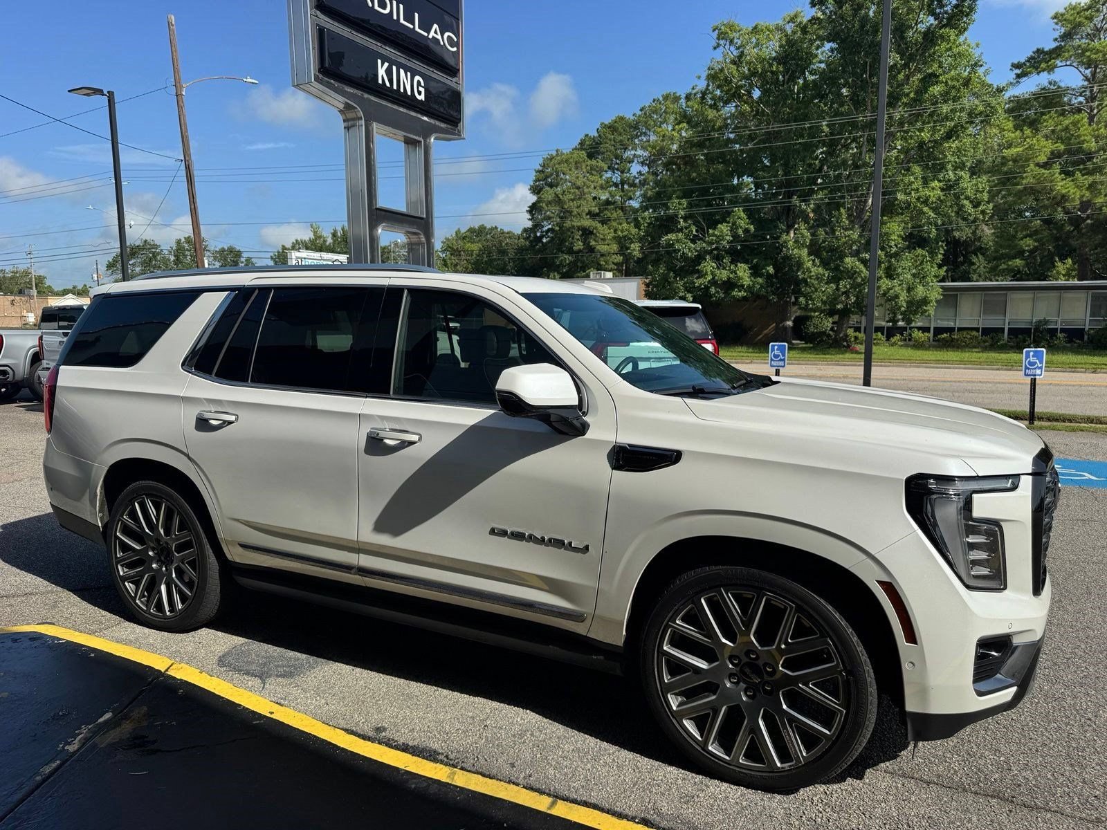 Certified 2025 GMC Yukon Denali Ultimate AWD/4WD image 7