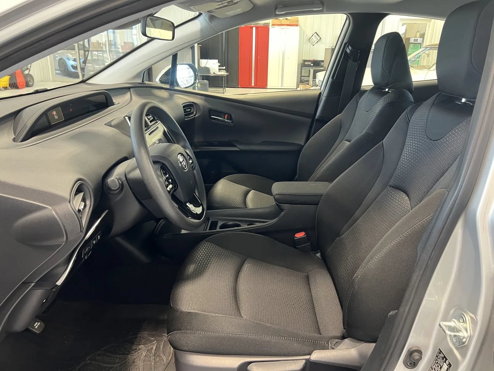 Used 2019 Toyota Prius LE FWD image 10