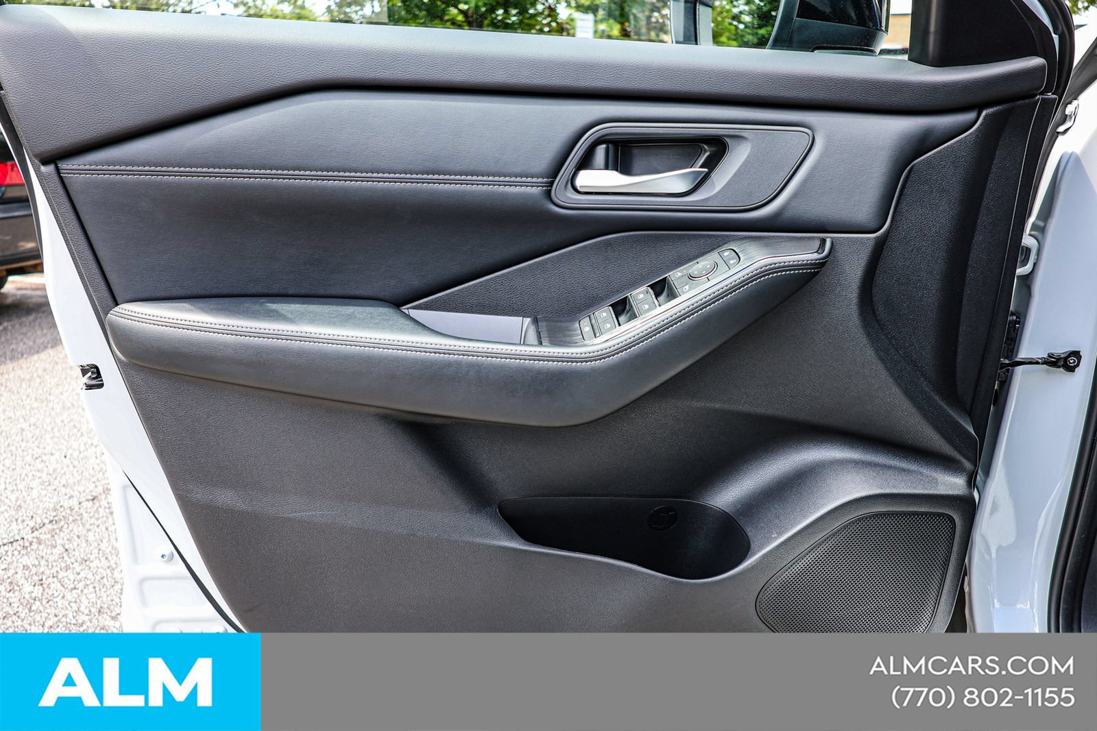 Used 2025 Nissan Rogue SL FWD image 39