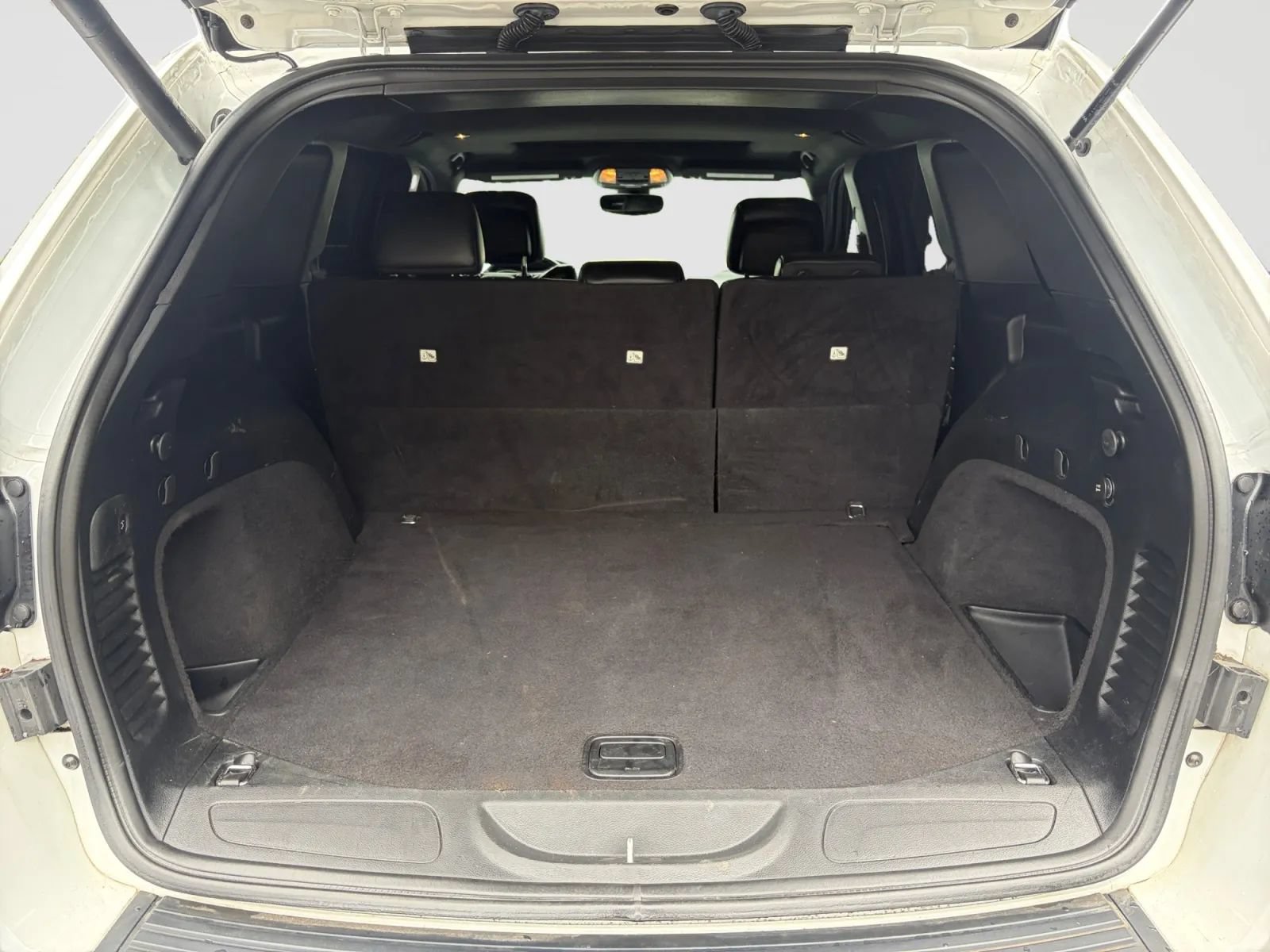 Used 2019 Jeep Grand Cherokee Altitude AWD/4WD image 16