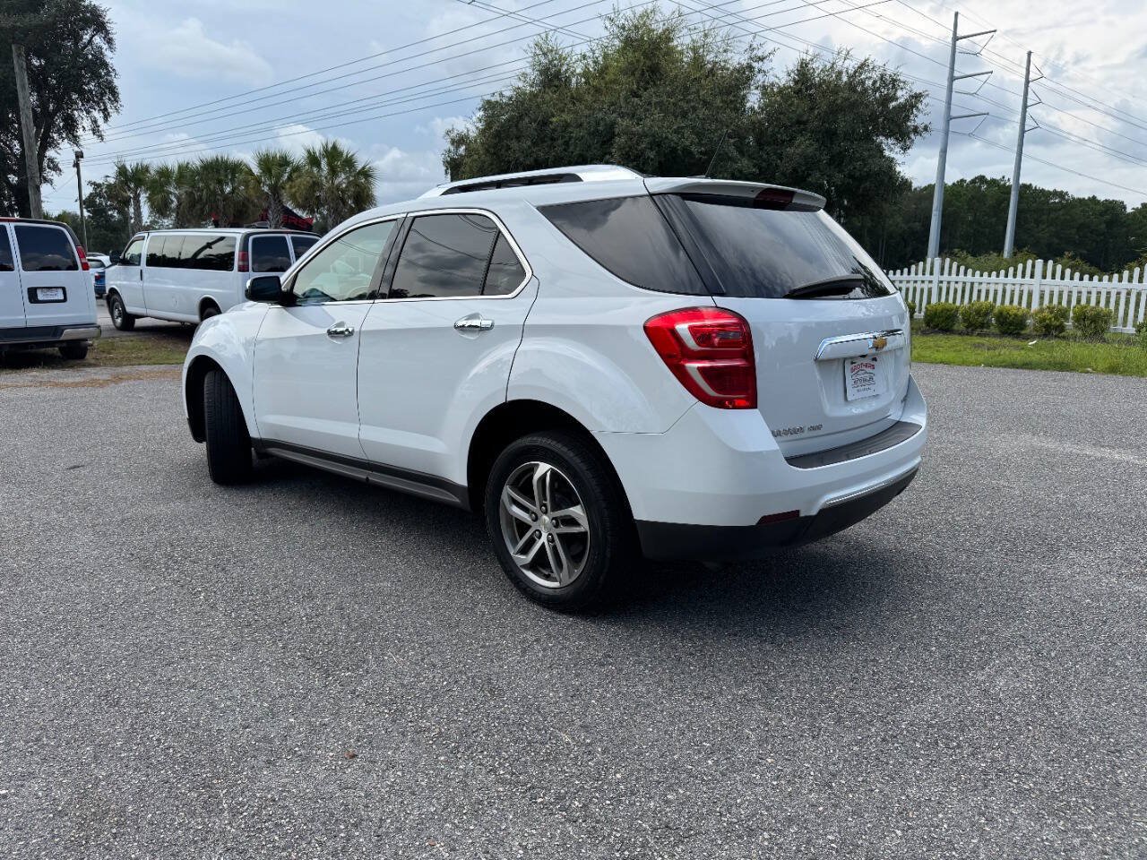 Used 2017 Chevrolet Equinox Premier w/ Enhanced Convenience Package AWD/4WD image 32