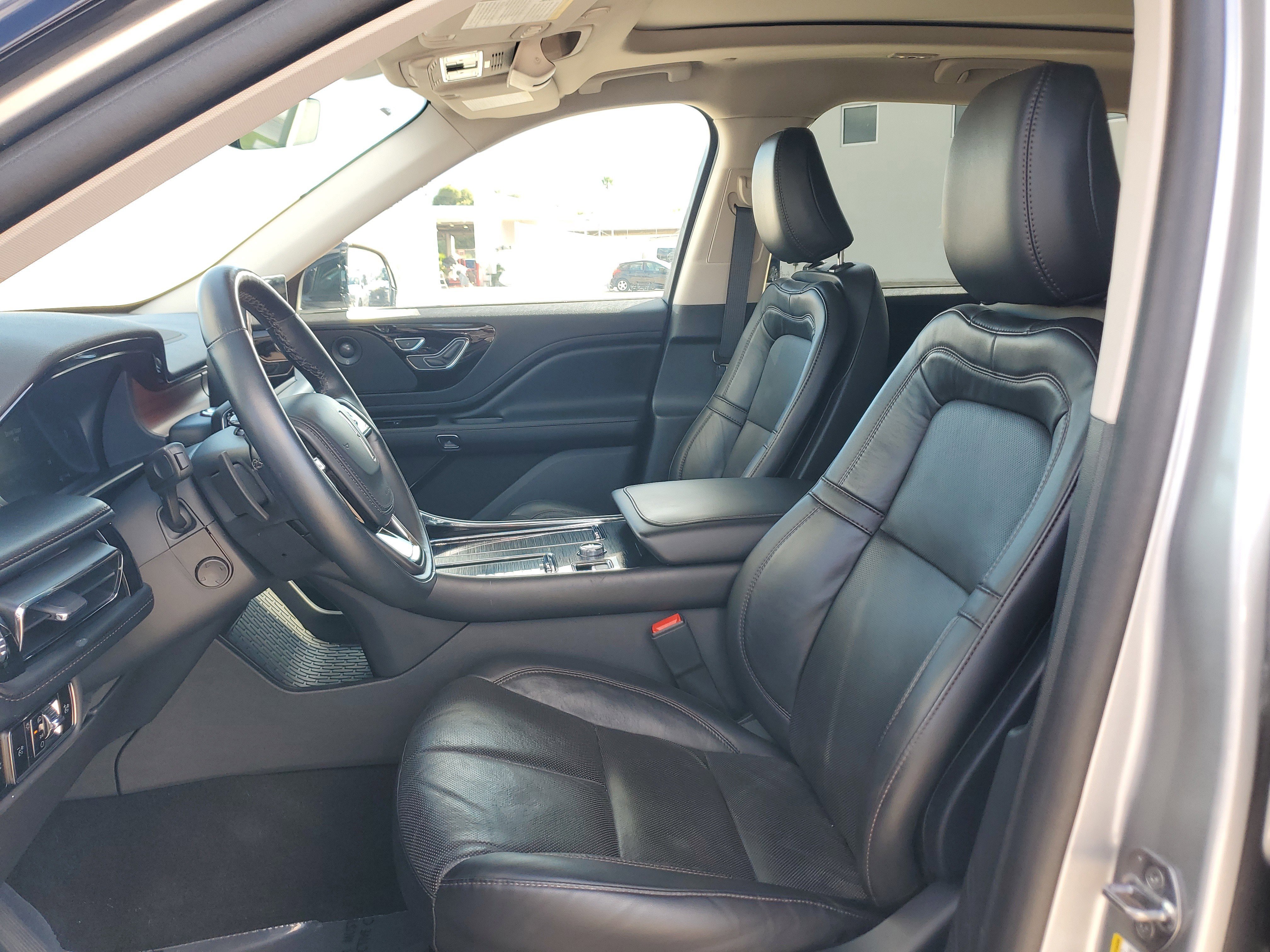 Used 2023 Lincoln Aviator Reserve w/ Equipment Group 201A image 12