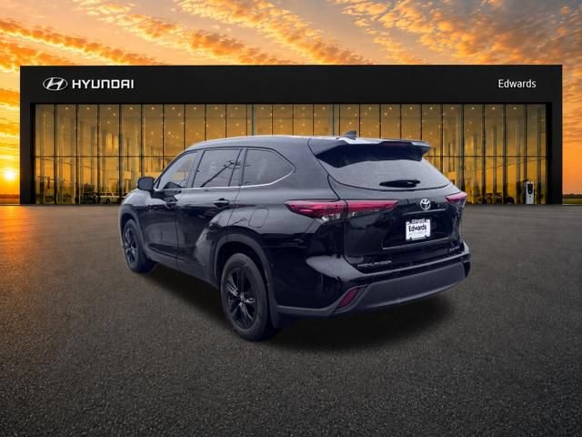 Used 2021 Toyota Highlander XLE AWD/4WD image 8