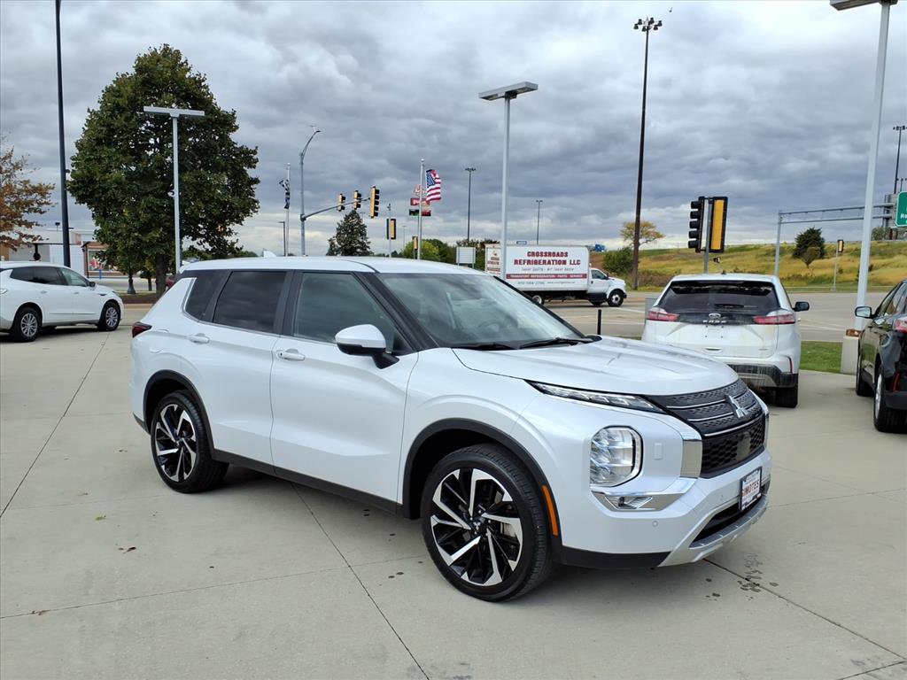 Used 2024 Mitsubishi Outlander SE image 23