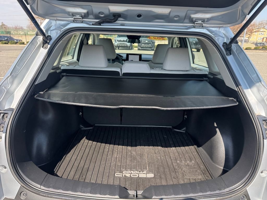 Used 2023 Toyota Corolla Cross L image 19