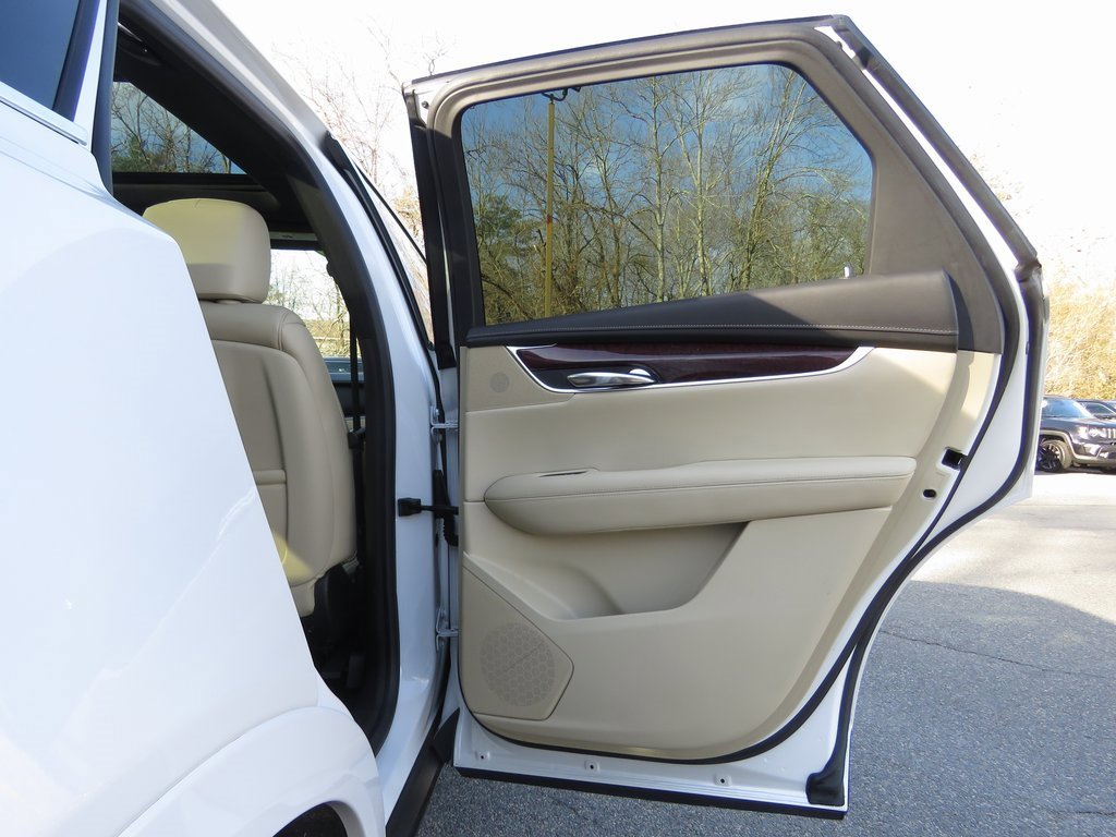 Used 2017 Cadillac XT5 Premium Luxury image 16