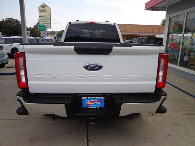 Used 2023 Ford F350 XLT image 3