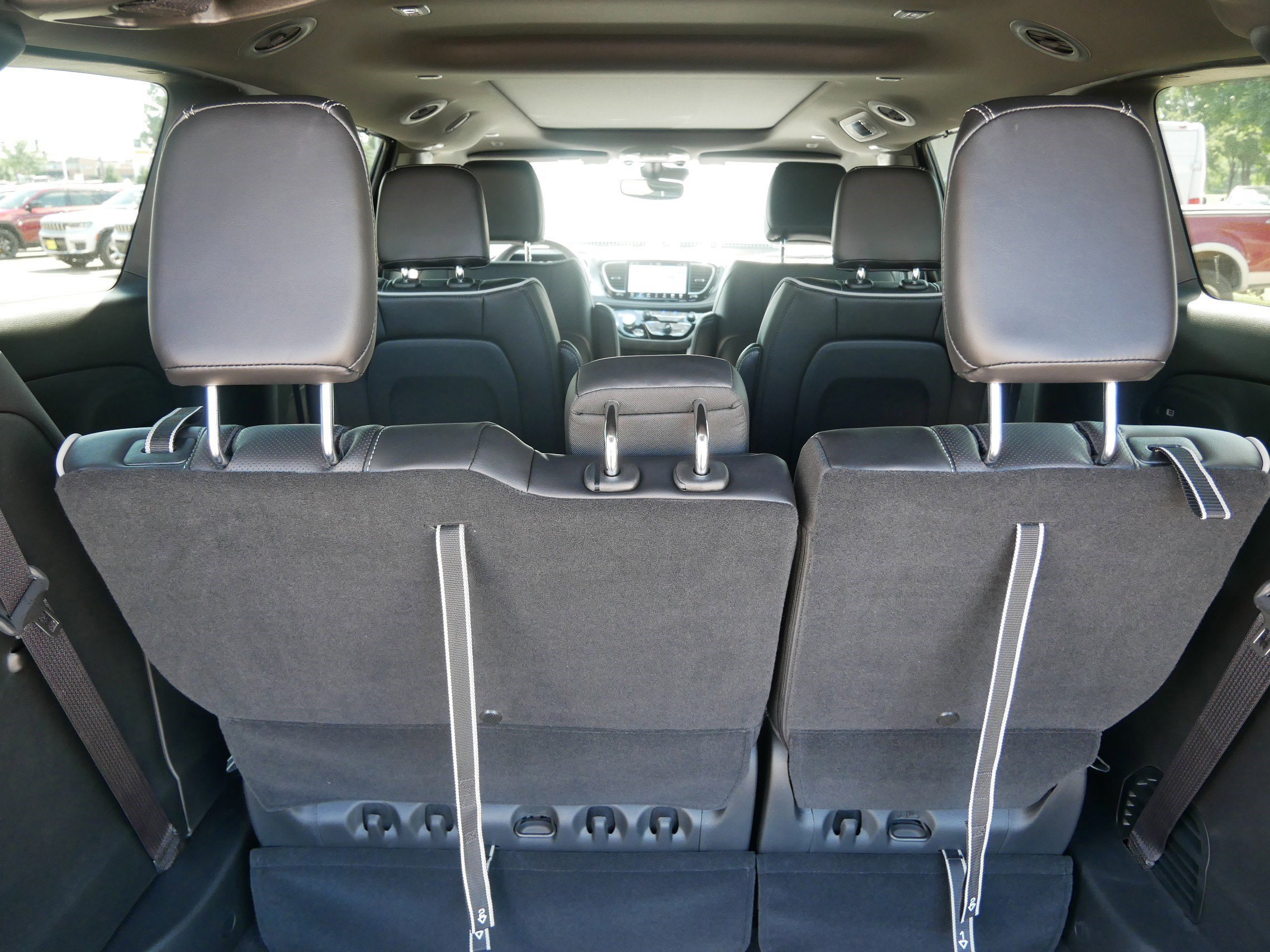 New 2026 Chrysler Pacifica Limited w/ S Appearance Package image 11