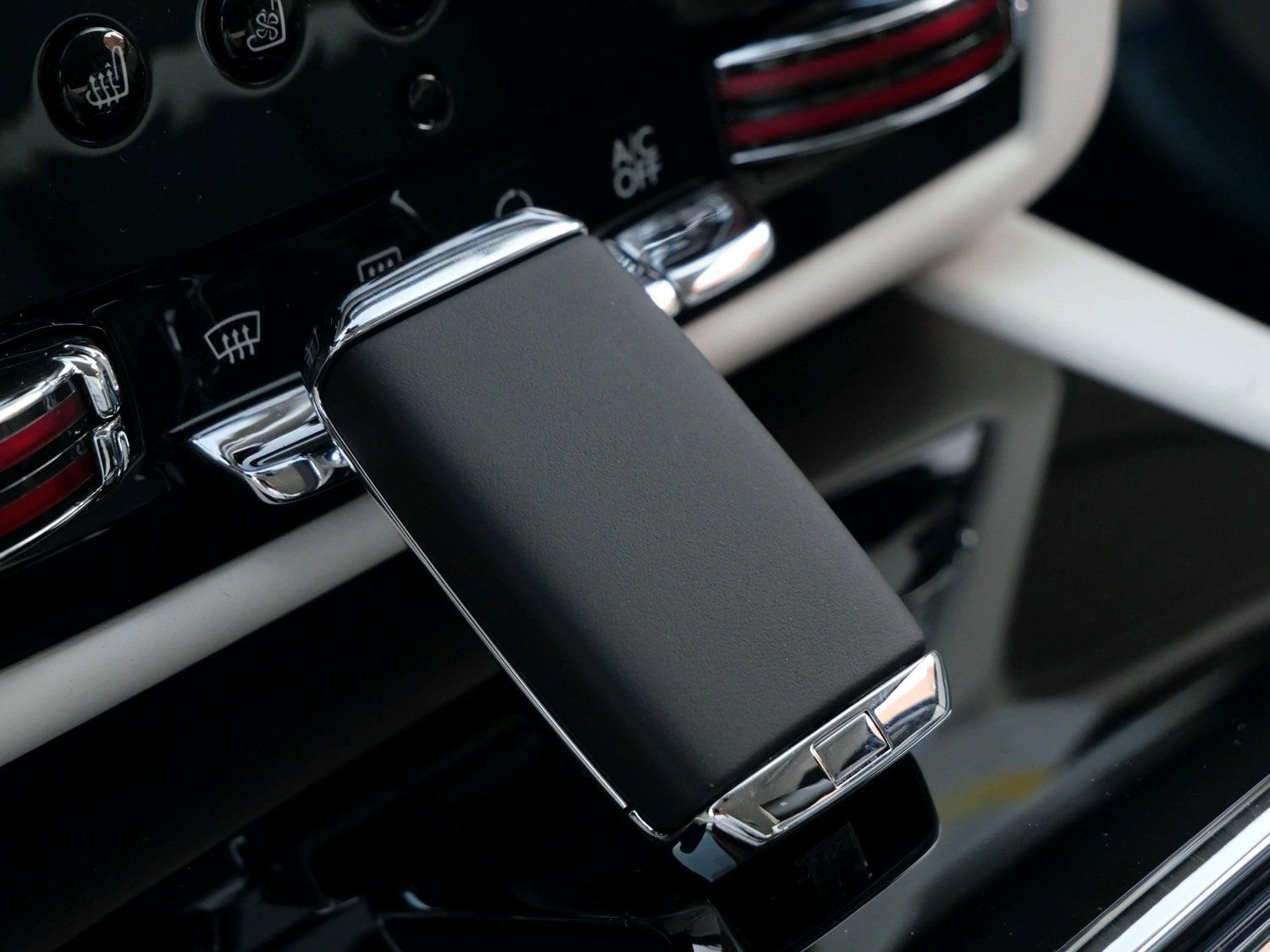 Used 2024 Rolls-Royce Ghost image 32