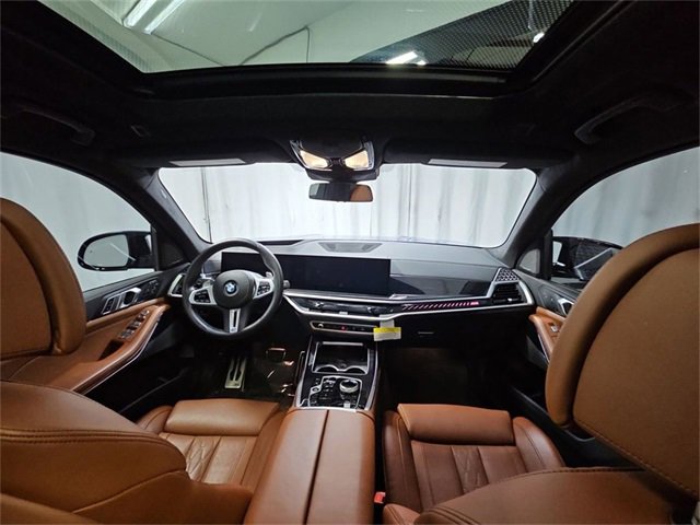 Used 2025 BMW X7 M60i image 10
