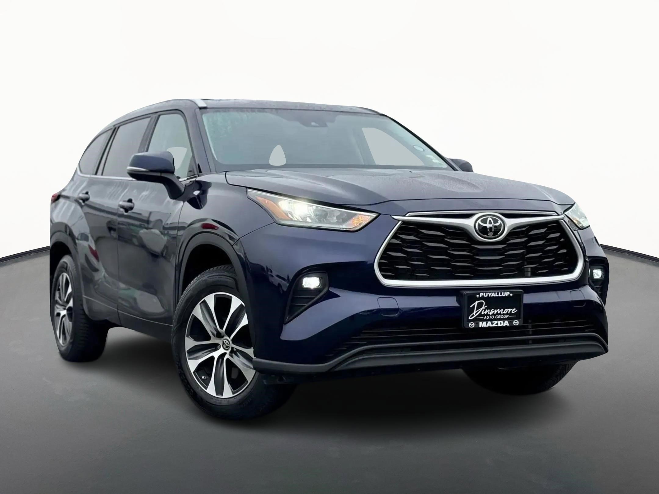Used 2022 Toyota Highlander XLE image 2