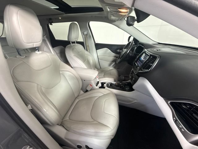 Used 2019 Jeep Cherokee Limited w/ Luxury Group AWD/4WD image 30