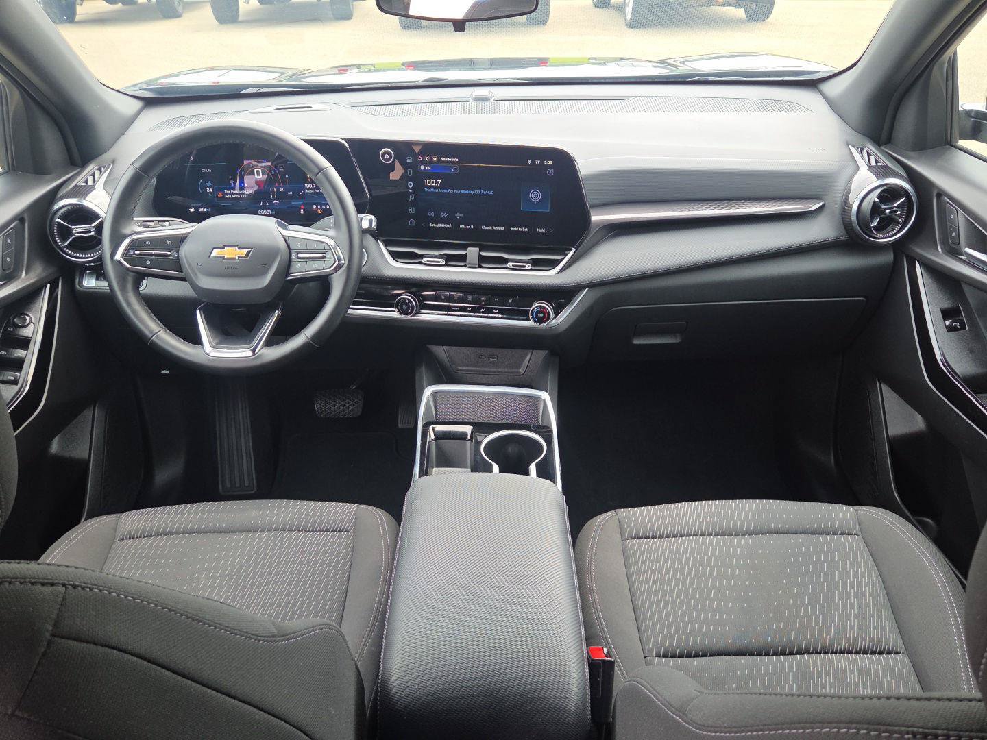 Used 2025 Chevrolet Equinox LT FWD image 13